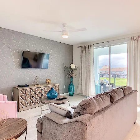 Splendid Thematic 2Br With Waterpark Apartment
